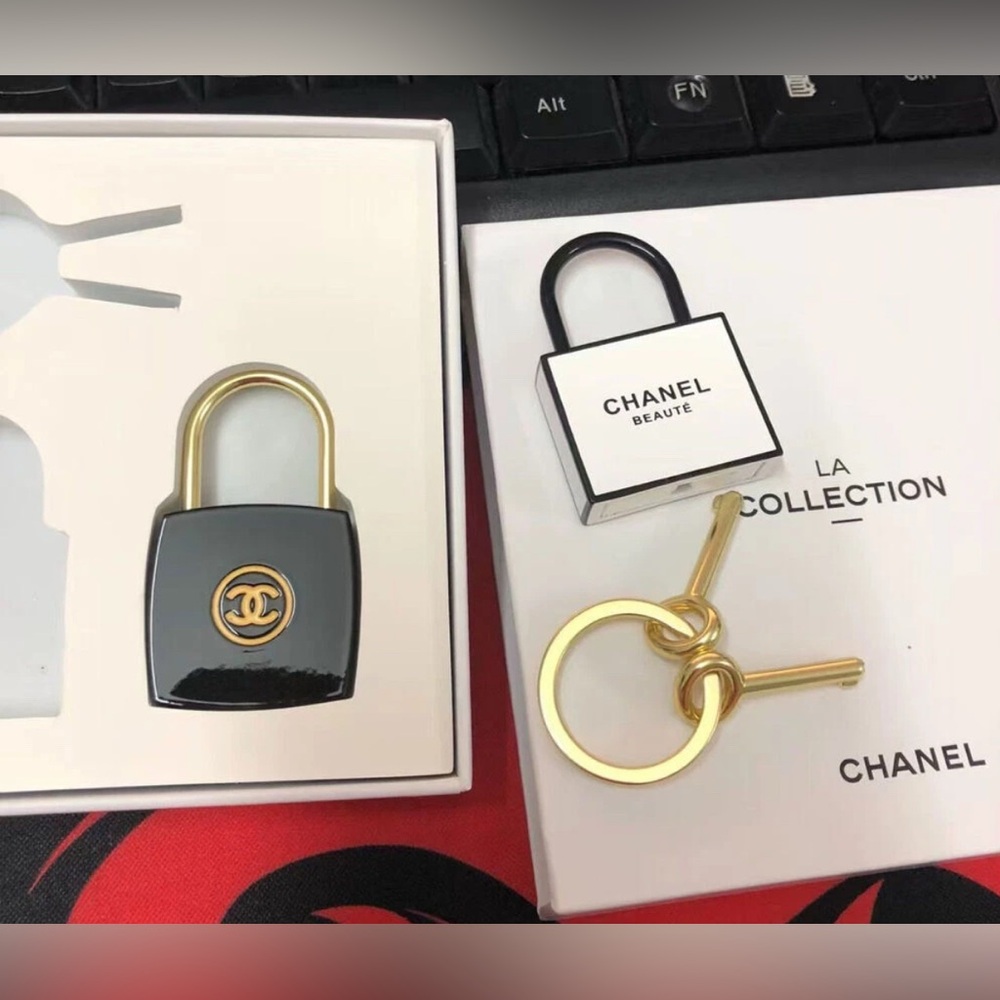 CHANEL Black and White Lock or Keychain Set with Gold keys
Brand New in Box - Picture 5 of 9